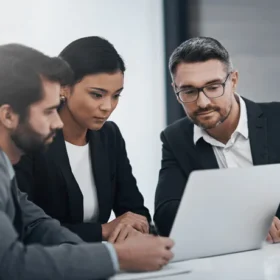 Relatório 2026: Inteligência Artificial e Novas Tendências Moldam o Futuro da Aprendizagem Corporativa Digital